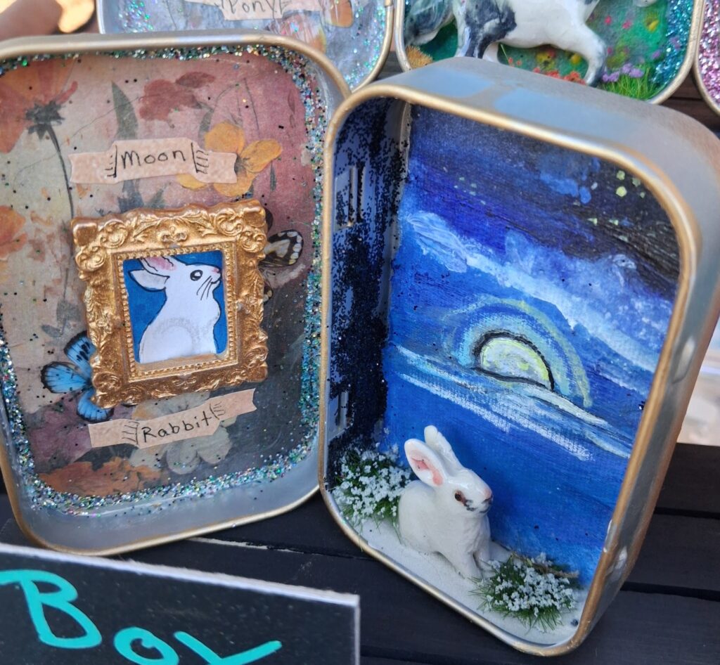 Song and Branch - Moon Rabbit tin